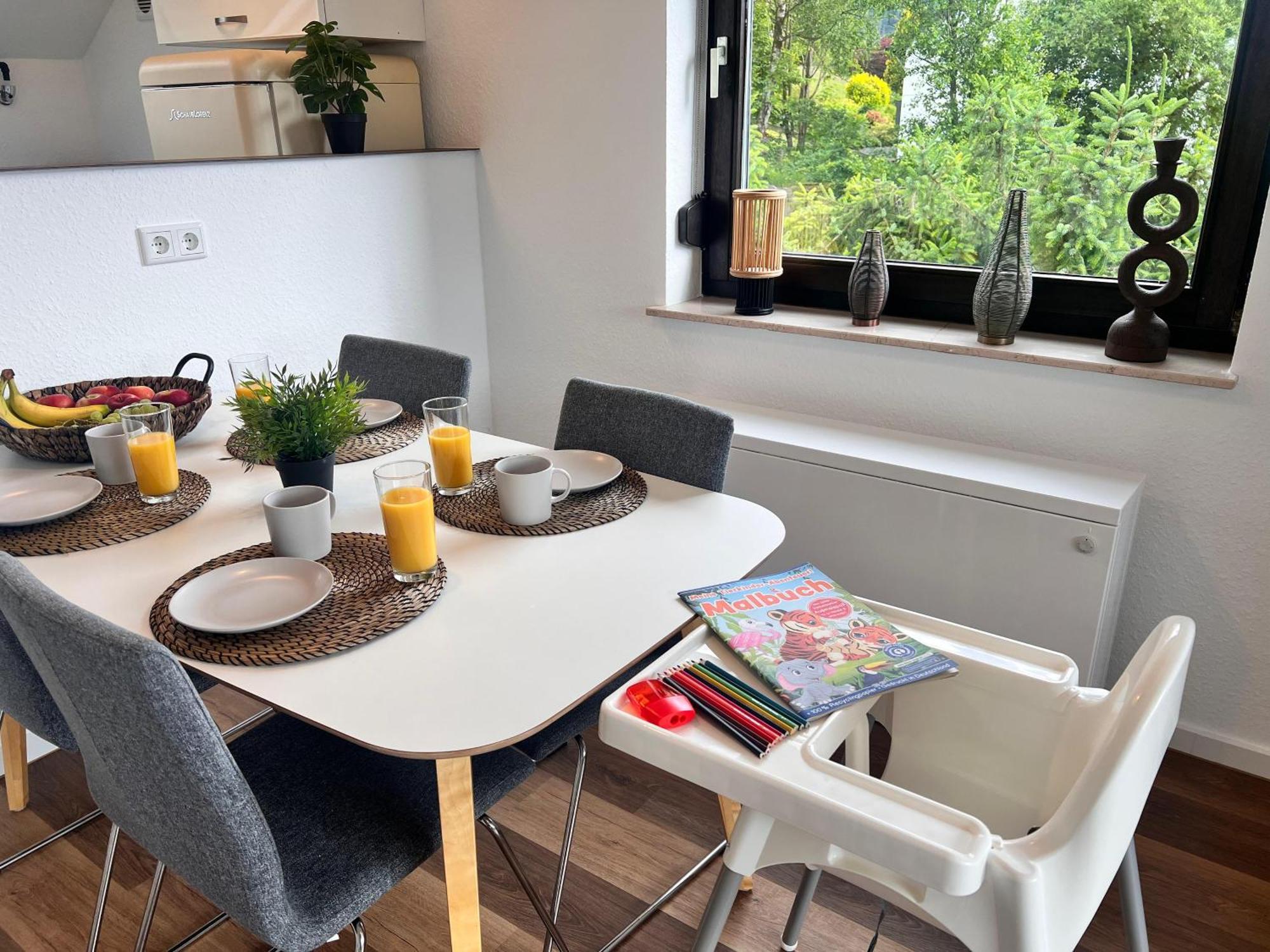 Gemuetliche 3-zimmer-wohnung Mit Panoramablick Und Kostenlosem Ueberdachten Parkplatz Appartement